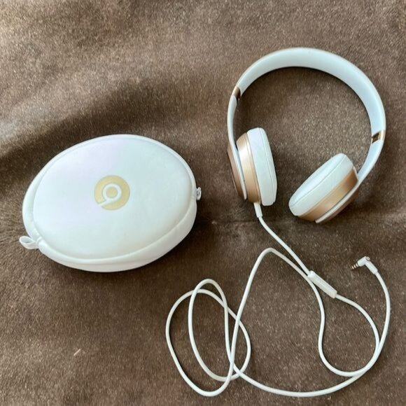 Beats by Dr. Dre Studio 2 Wireless Over Ear Headphones - Picture 2 of 12